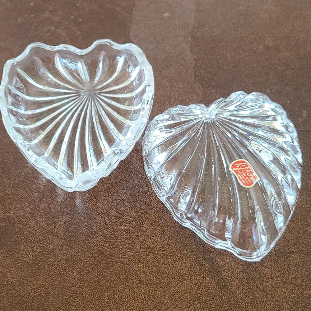 24% lead crystal heart trinket dish with original Lefton sticker❤️